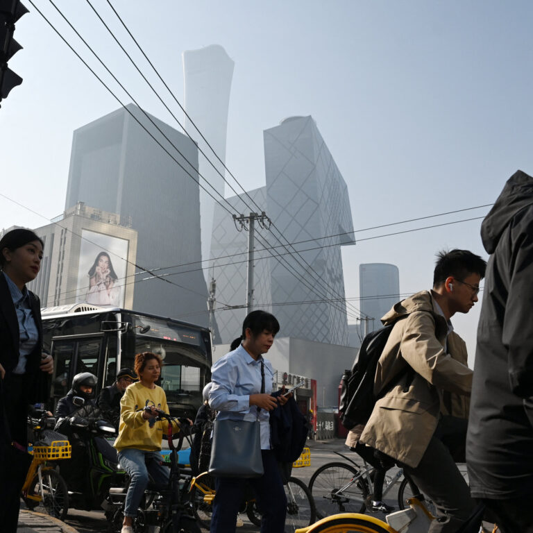 In Trade War Clash With Washington, China Refuses to Take the Bait