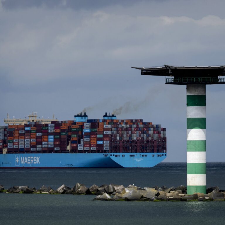 Europe, Worried by Other Global Crises, Agrees to Trump’s Trade Deal